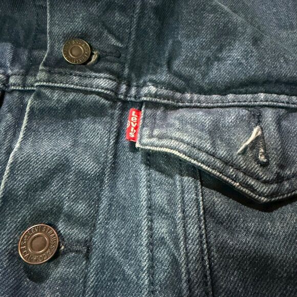 Levi’s Denim Vest Size M Men’s Blue Sleeveless Button Front Trucker Jean Jacket - Picture 7 of 11